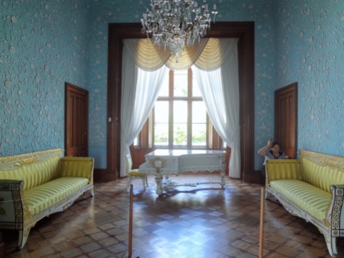 Vorontsov Palace drawing room with porcelain wall and ceiling decorative moldings